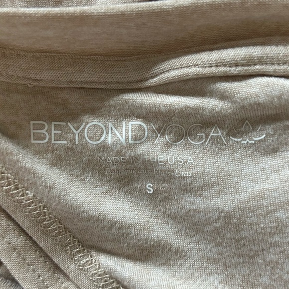 Beyond Yoga Tan Cream Cap Sleeve Shirt Size Small - Picture 3 of 3